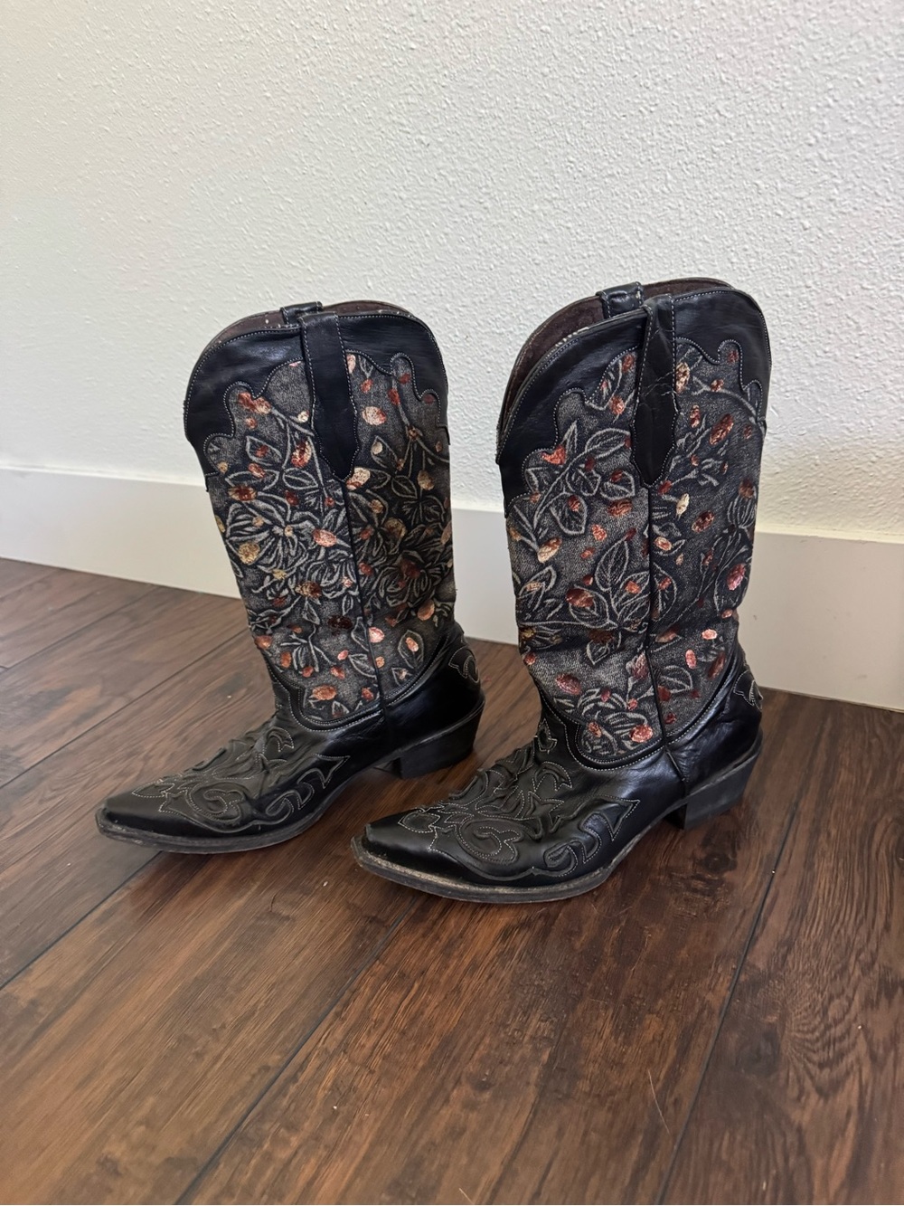 Pecks Bill Black rose gold metalic Floral Embroidered Western boots leather